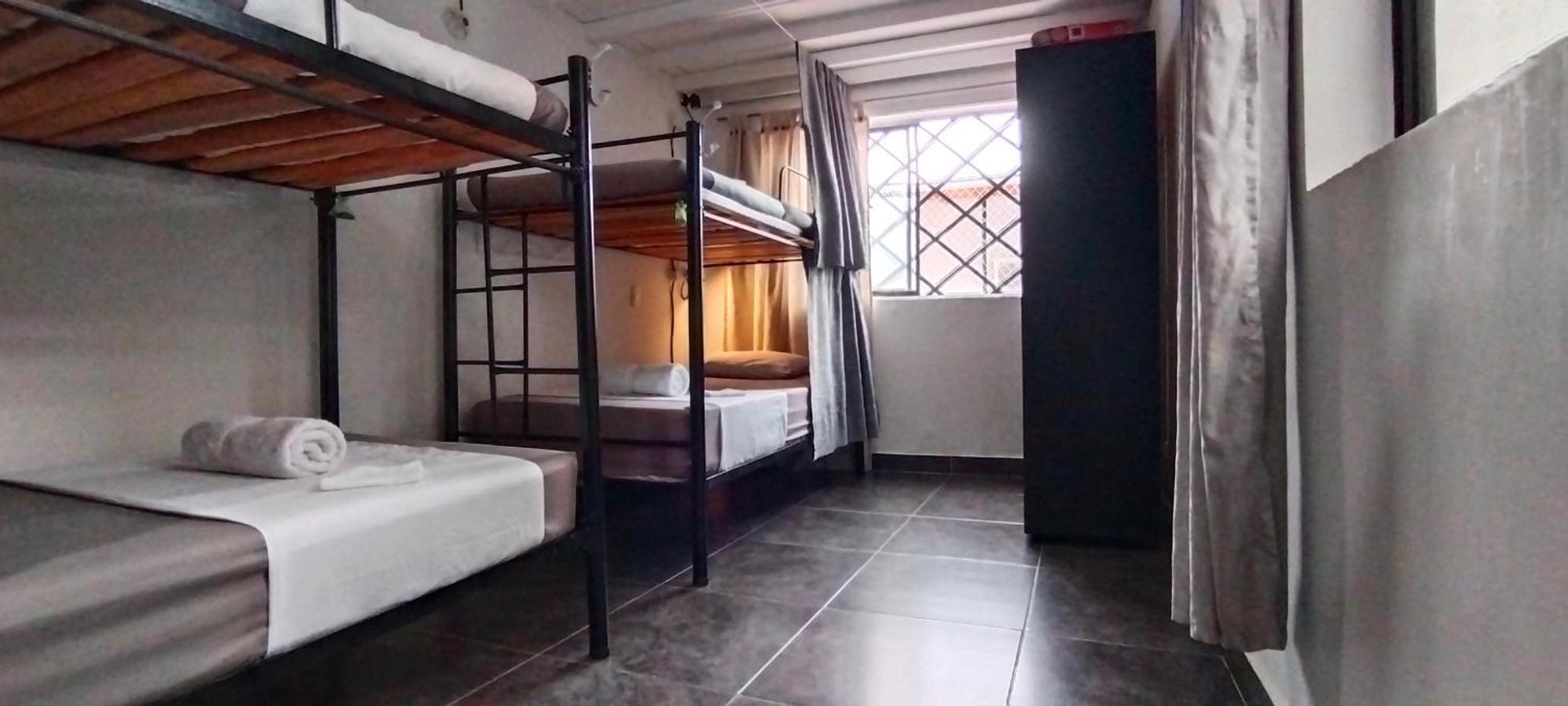 Hostel Metro Floresta Alojamiento メデジン エクステリア 写真
