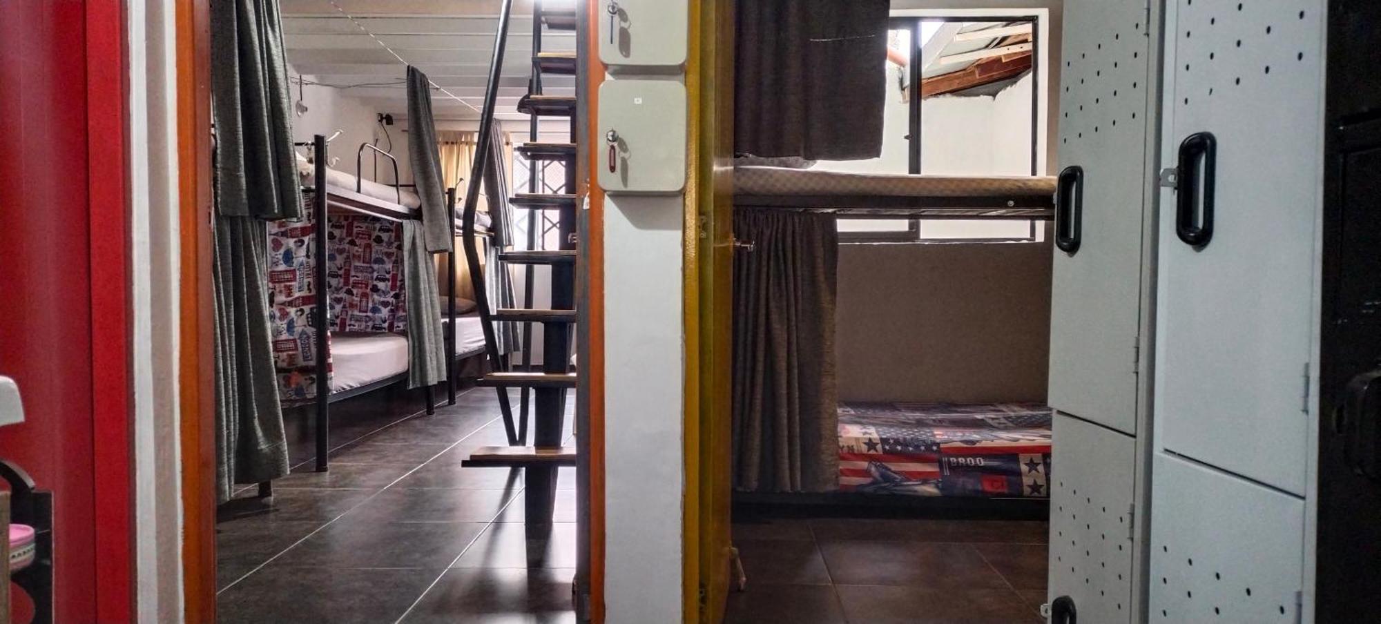 Hostel Metro Floresta Alojamiento メデジン エクステリア 写真