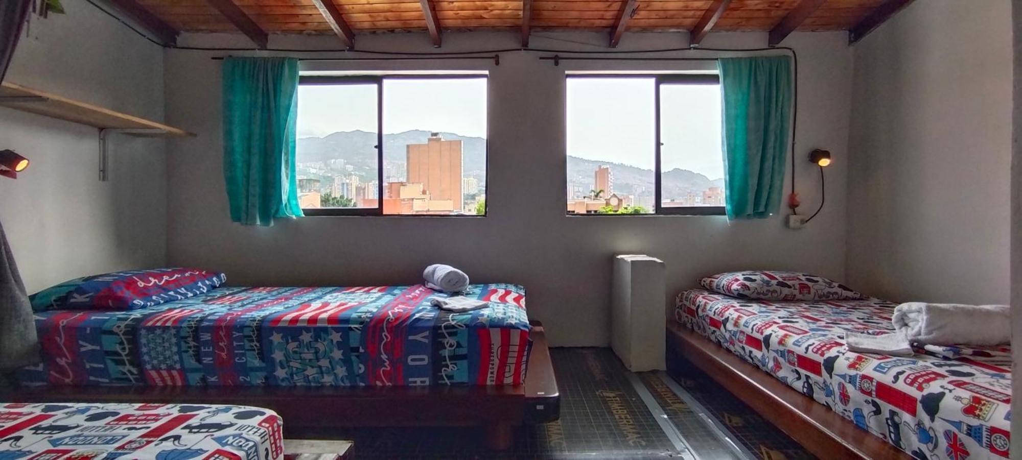 Hostel Metro Floresta Alojamiento メデジン エクステリア 写真